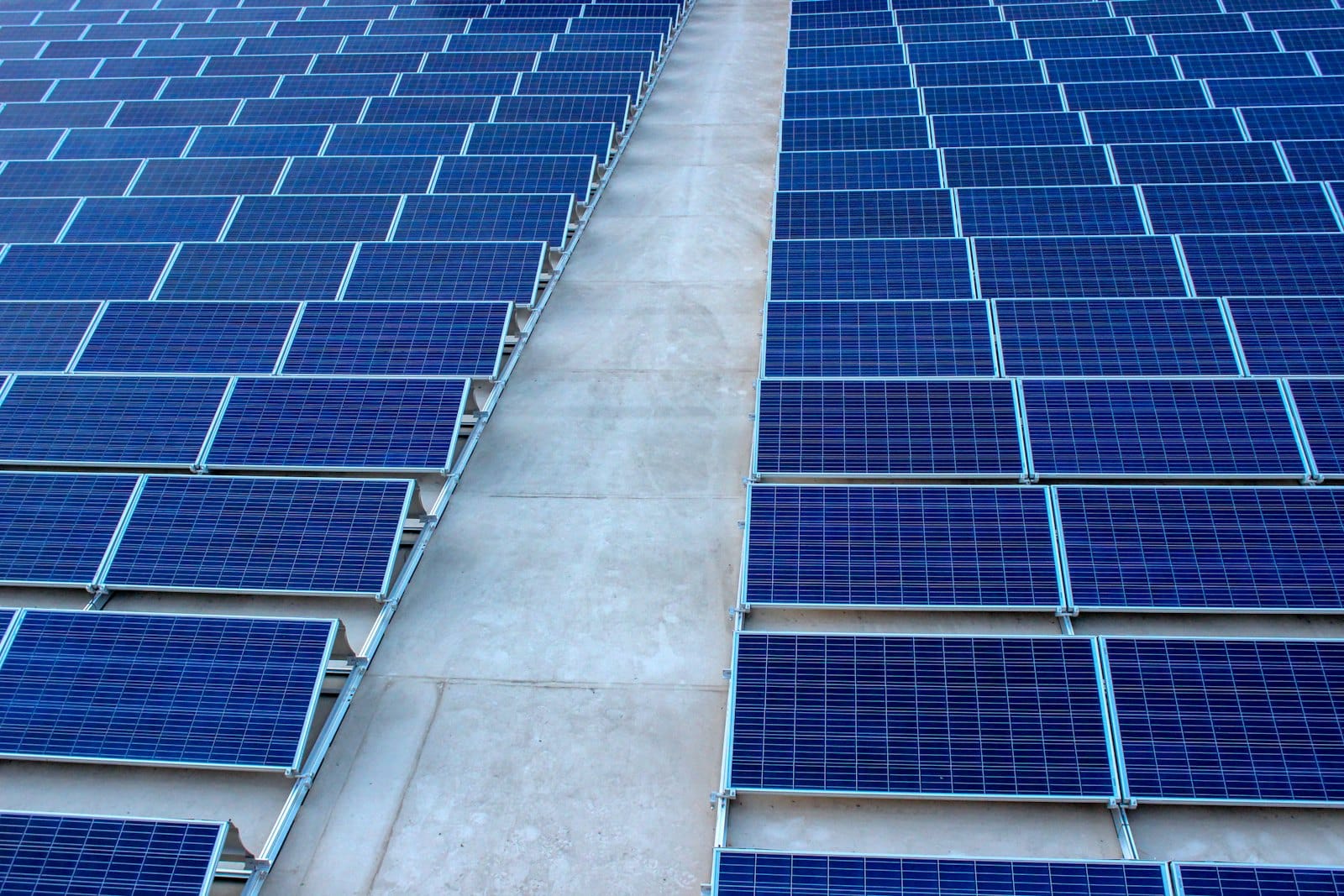 Cubierta industrial con placas solares